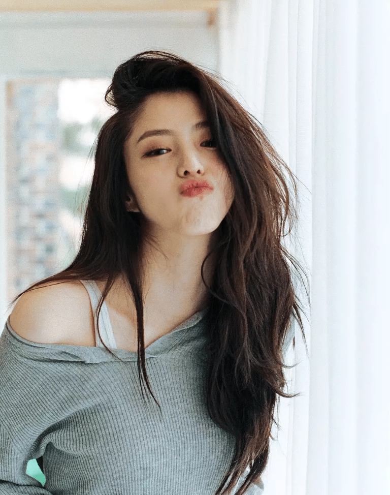 [유머] 인스타스타들이 많이 지향하는 분위기를  가진 4명 -  와이드섬