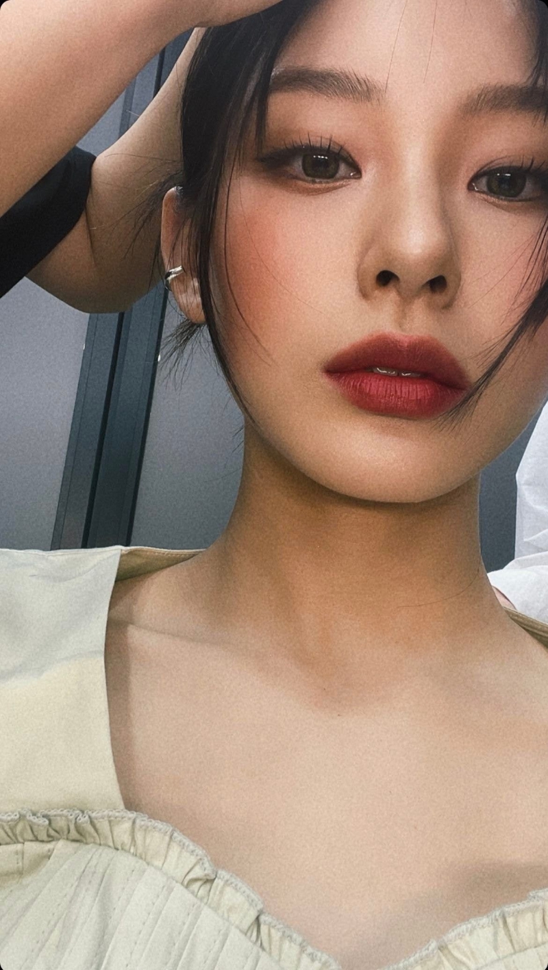 [유머] 인스타스타들이 많이 지향하는 분위기를  가진 4명 -  와이드섬