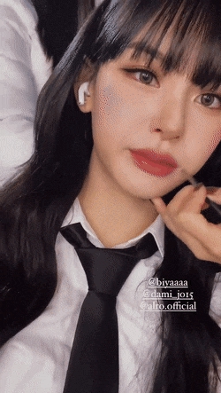 [유머] 인스타스타들이 많이 지향하는 분위기를  가진 4명 -  와이드섬
